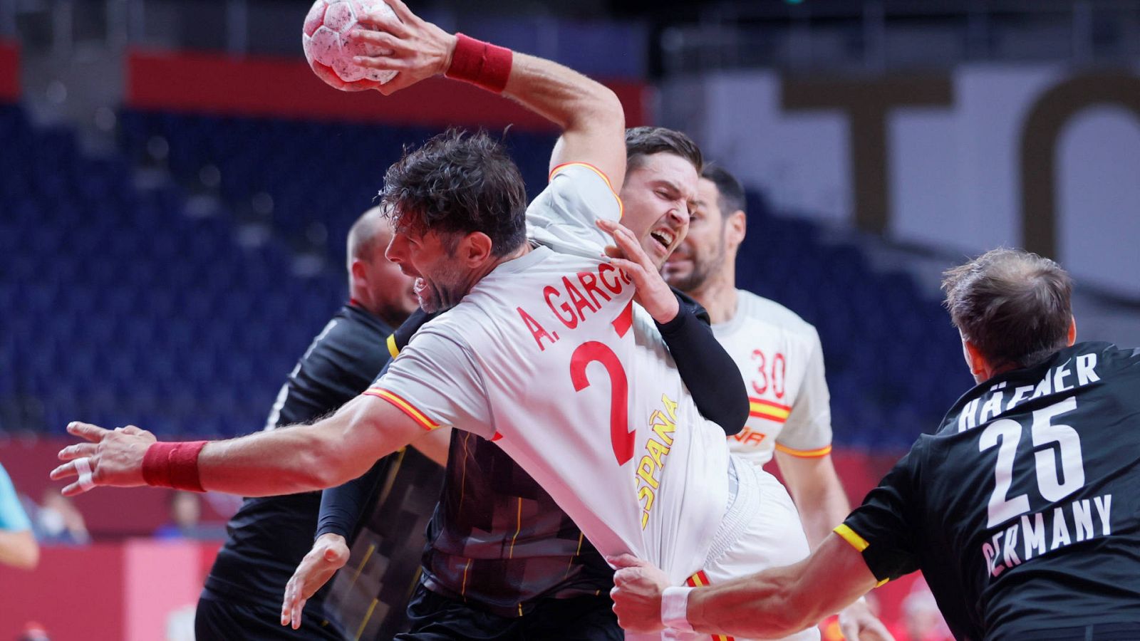 Los Hispanos no se fían de una Alemania mermada por el COVID | Ver