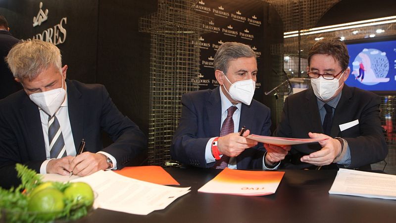 RNE, Instituto Cervantes y Paradores crean un programa de encuentros con escritores