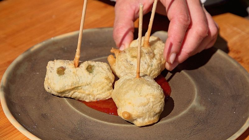Receta de pimientos verdes en tempura rellenos de morcilla a la segoviana