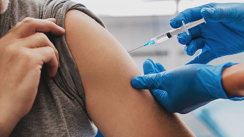 Austria, primer país de la UE en imponer la vacunación obligatoria contra la COVID en adultos