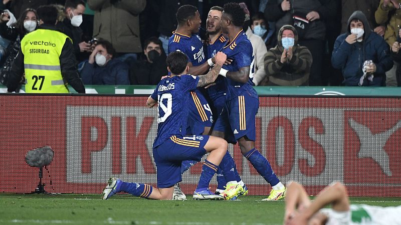 Un Real Madrid agónico se impone en Copa al Elche