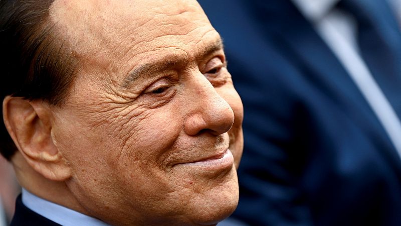 Berlusconi renuncia a aspirar a la jefatura del Estado