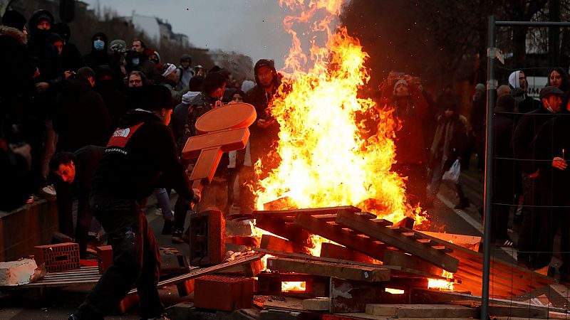 Disturbios en Bruselas en una manifestación multitudinaria contra las restricciones por la pandemia
