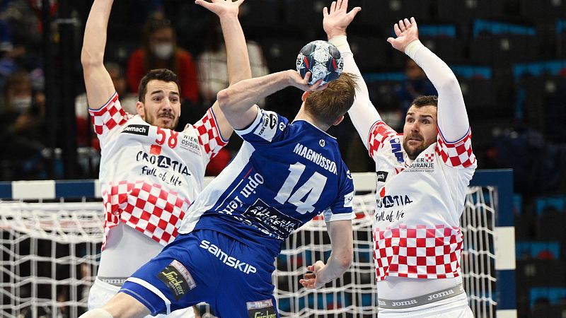 Croacia gana un partido loco a Islandia y Francia revive; Dinamarca, a semifinales