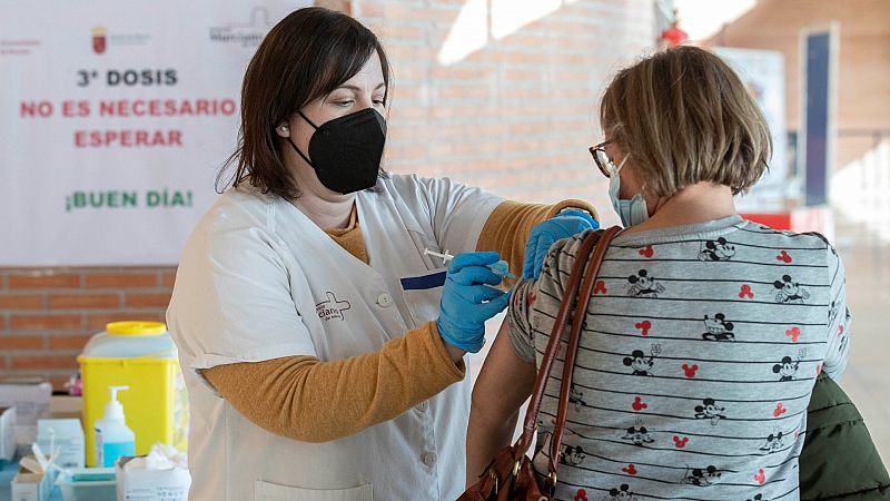 Coronavirus en España, 25 de enero | Sanidad notifica 382 muertes, la cifra más alta en diez meses, y la incidencia baja por segundo día