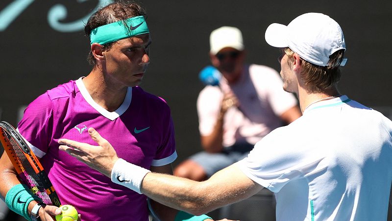 La pastilla milagrosa, los enfados de Shapovalov y otros sucesos extraños de la victoria de Rafa Nadal