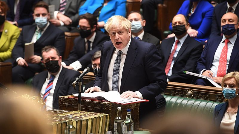 Johnson insiste en que no dimitirá ante la presión de los diputados por las fiestas en Downing Street