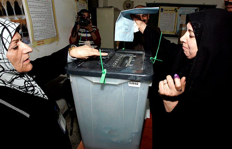 Las elecciones provinciales de Irak acaban con alta participación y ausencia de incidentes