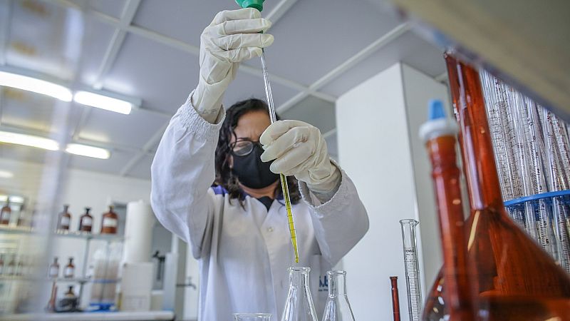 Fuga de cerebros: los científicos españoles salen al extranjero buscando medios y mayor remuneración