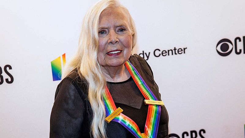 Joni Mitchell se une a Neil Young y también retira su música de Spotify por desinformar sobre el COVID-19