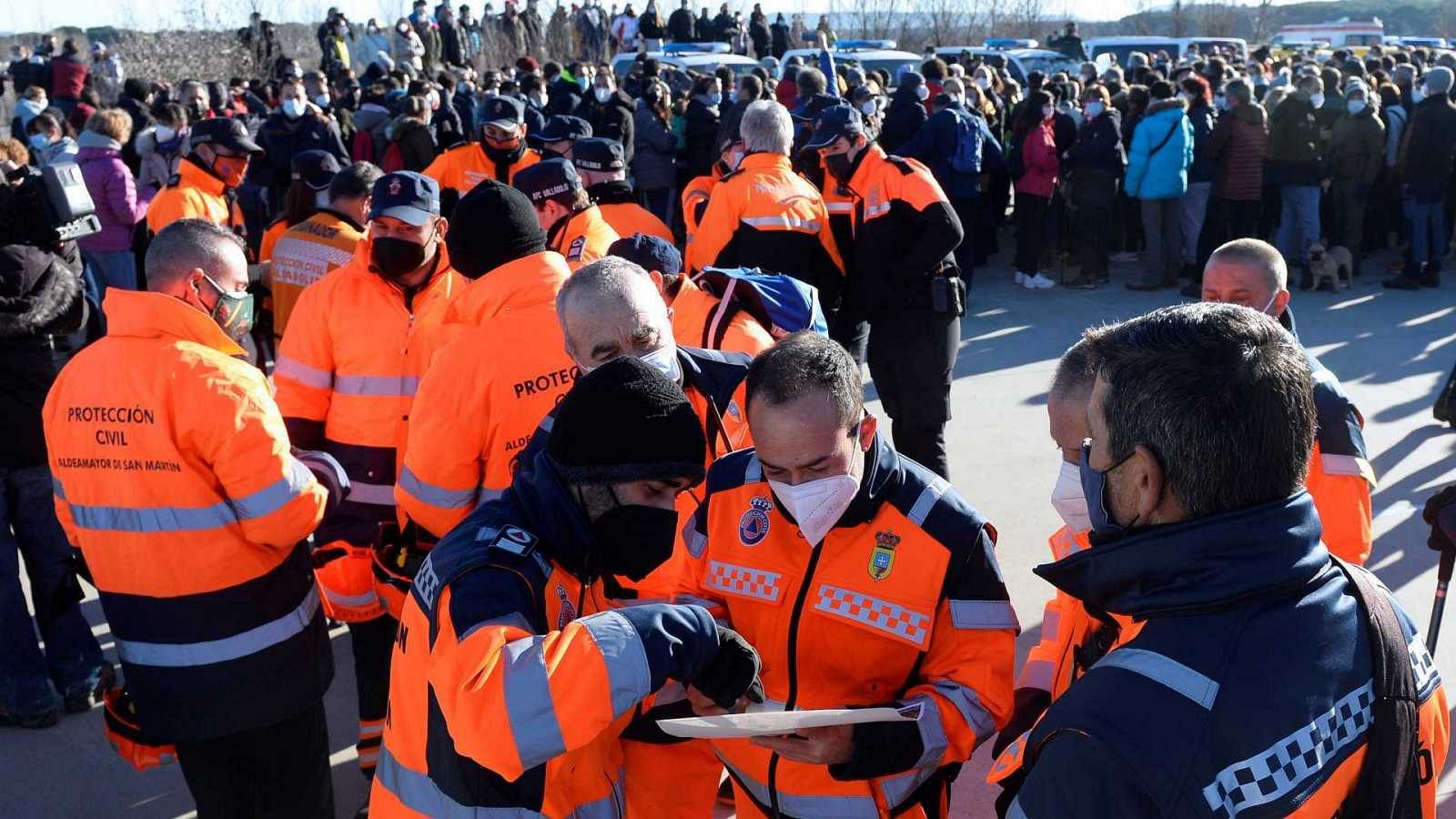 Cientos de personas participan en Traspinedo en una batida que amplía el radio de búsqueda de Esther López | Ver