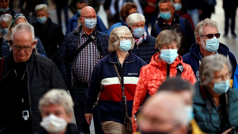 ¿Hasta cuándo el uso de mascarilla en exteriores? Ni comunidades ni expertos se ponen de acuerdo