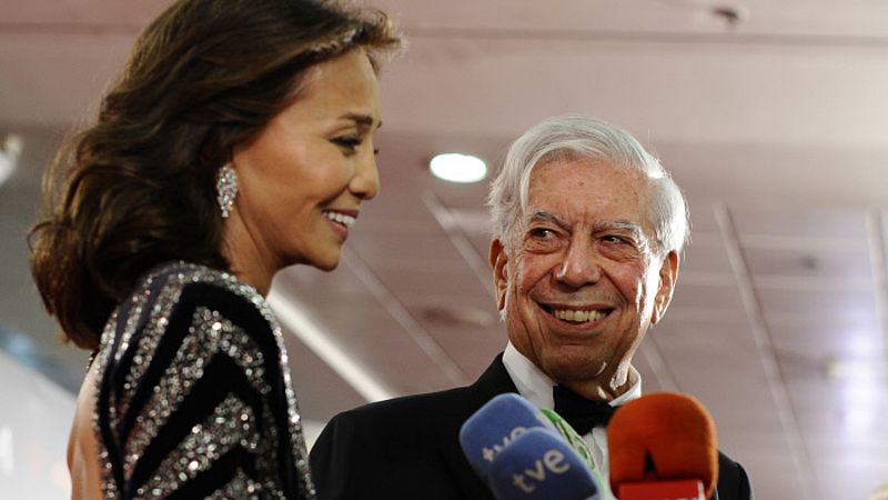 Mario Vargas Llosa e Isabel Preysler, la pareja que sorprendió a todos, incluida la mujer del escritor