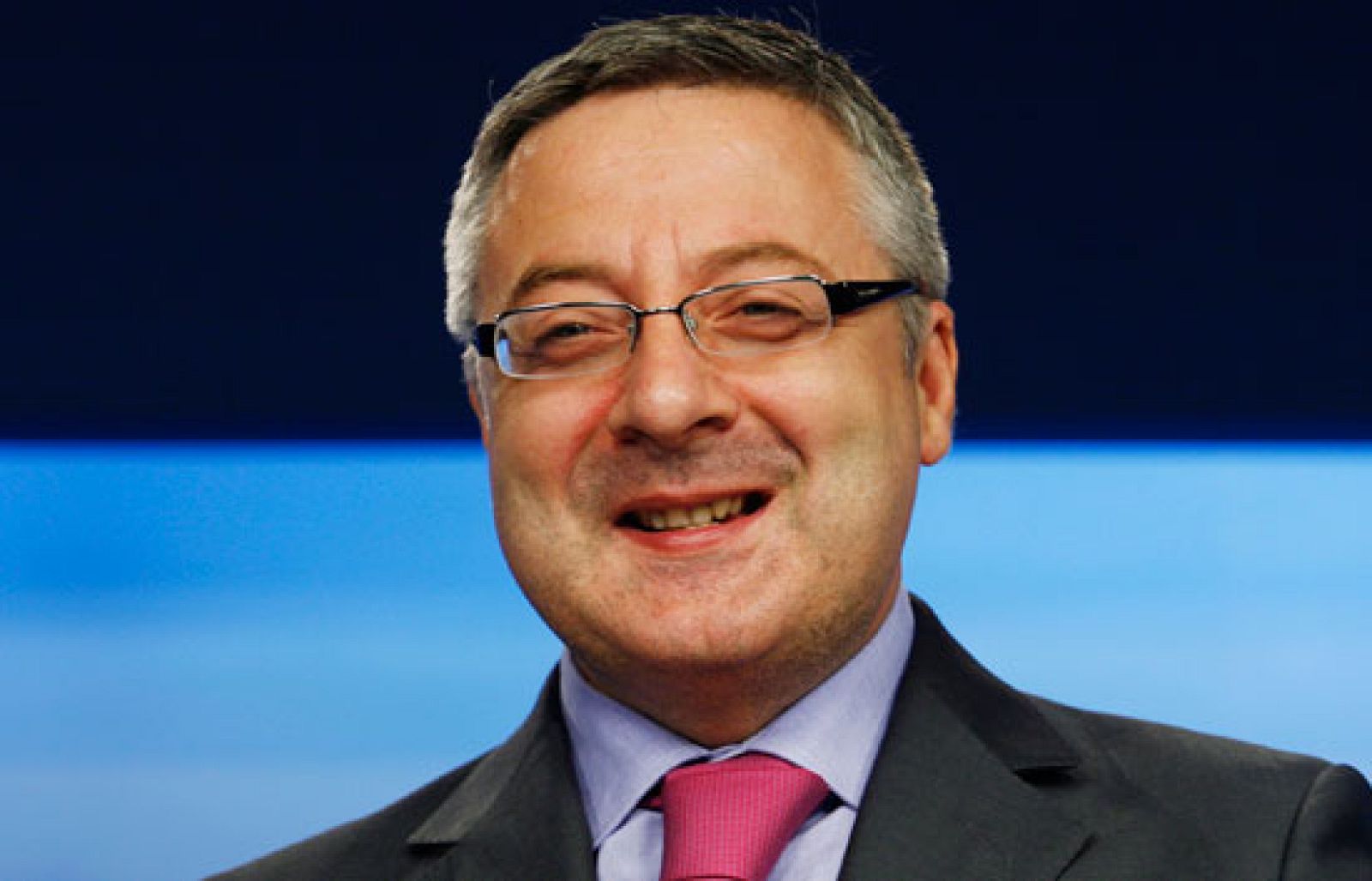 Blanco corrige a Sebastián y dice que el PSOE tiene "paciencia ilimitada" con la banca | Ver