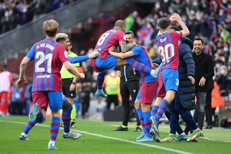 El Barcelona se impone por 4-2 al Atlético en un duelo loco