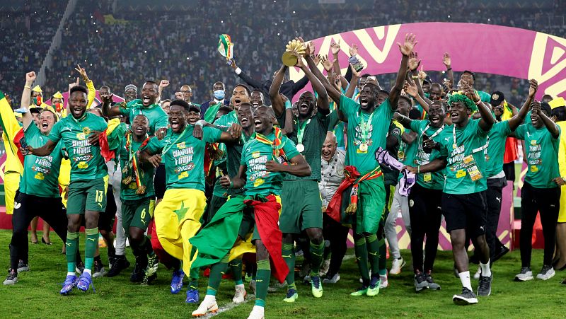 Senegal se impone a Egipto en la tanda de penaltis y gana por primera vez la Copa de África