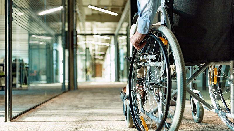 Tres parapléjicos vuelven a andar gracias a un implante 'inteligente' de estimulación nerviosa
