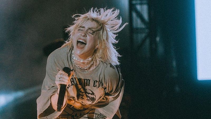 Billie Eilish detiene su concierto para ayudar a una fan que estaba sufriendo un ataque de asma