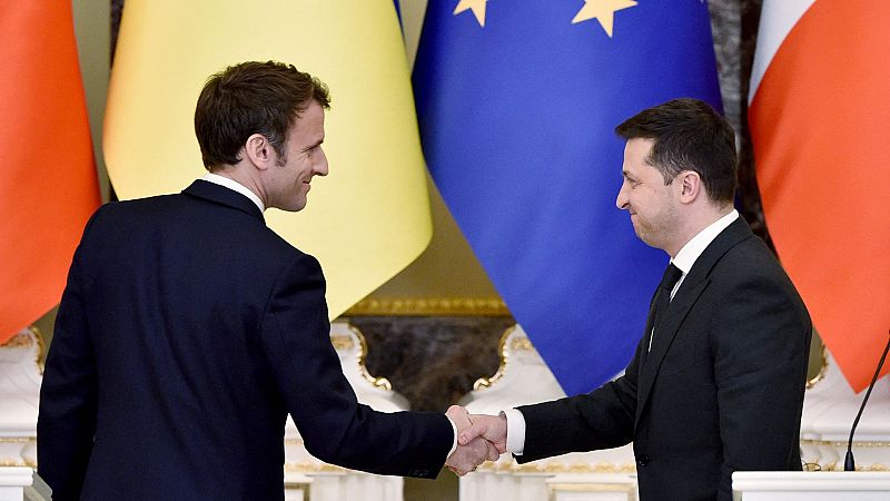 Macron cree que hay "soluciones concretas" para rebajar la tensión en Ucrania tras sus encuentros con Putin y Zelenski