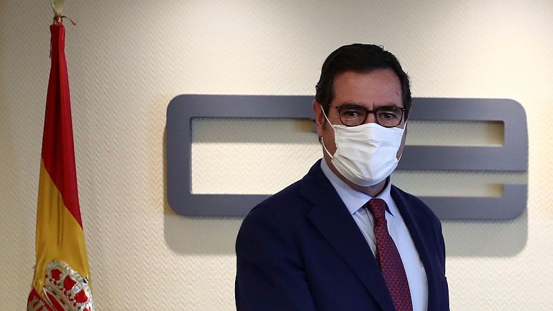 La CEOE rechaza la "inasumible" subida del salario mínimo interprofesional a 1.000 euros: "No es el momento"