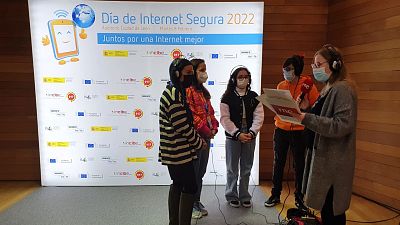 Más cerca - Promover un buen uso de las redes sociales entre los menores - Escuchar ahora