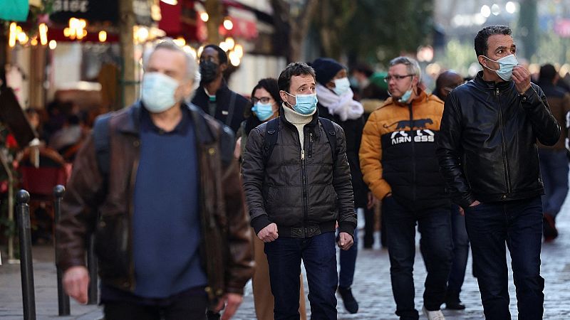 Francia eliminará la mascarilla en interiores donde haya que mostrar el pasaporte COVID