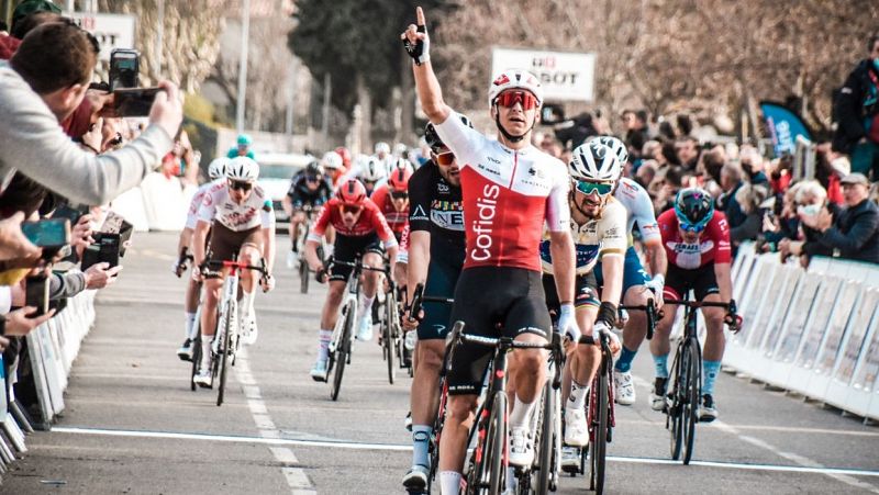 Coquard gana y Ganna salva el liderato en un emocionante final en la Provenza