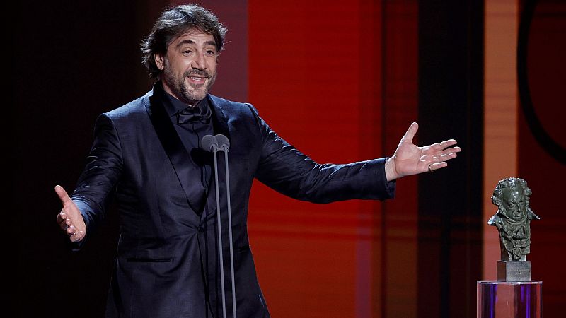 Bardem recuerda a sus hijos, a Penélope y a su madre al recoger el Goya como mejor actor: "Te quiero"