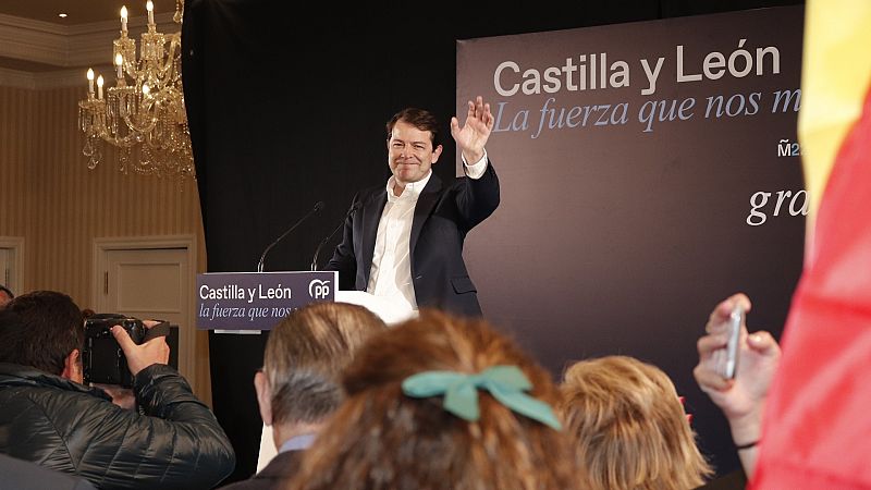 El PP gana las elecciones de Castilla y León por la mínima y pasa de depender de Cs a Vox