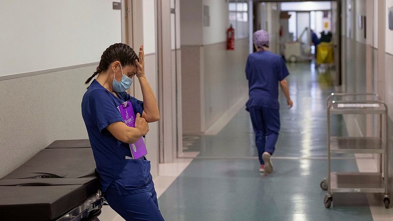 "Quería apagarlo todo y retirarme": así ha quebrado la pandemia la salud mental y la vocación de las enfermeras