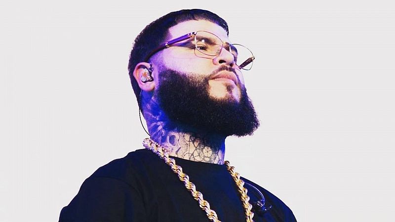 Farruko se lamenta de sus letras y anuncia su conversión religiosa en medio de su show