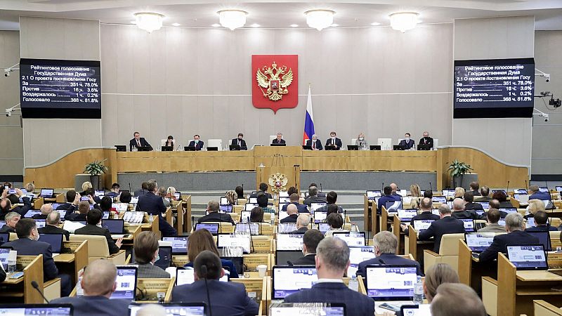 El Parlamento ruso pide a Putin reconocer la independencia de las regiones separatistas en el este de Ucrania