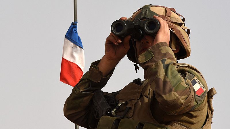 Francia anuncia la retirada de sus soldados de Mali tras nueve años de lucha antiyihadista