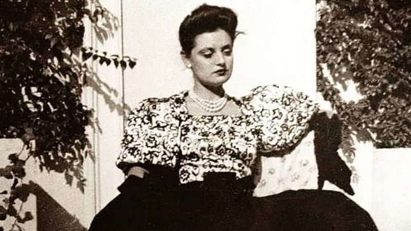 Tiene 102 años y desfiló para Balenciaga. Esta modelo perdió todos los vestidos que le regaló el diseñador