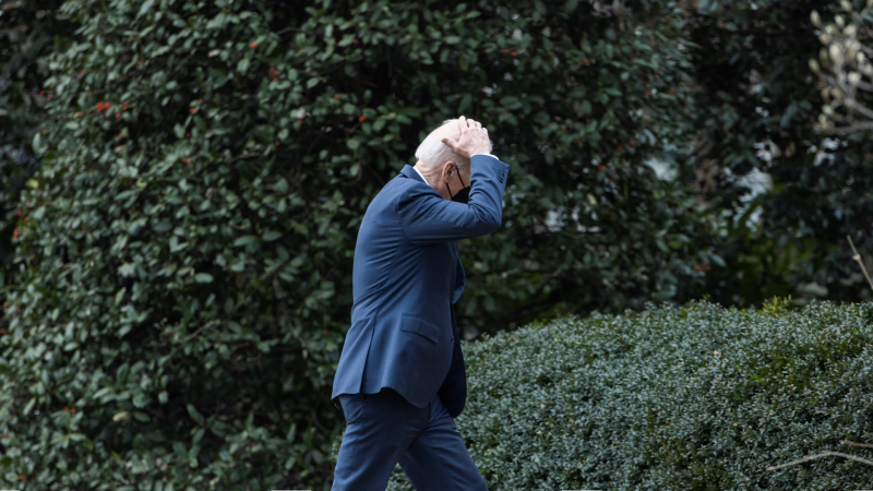 El precio político del conflicto en Ucrania para Biden: baja popularidad ante el fiasco de Afganistán