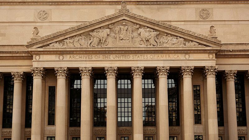 Los Archivos Nacionales de EE.UU. encuentran documentos clasificados en las cajas que se llevó Trump de la Casa Blanca