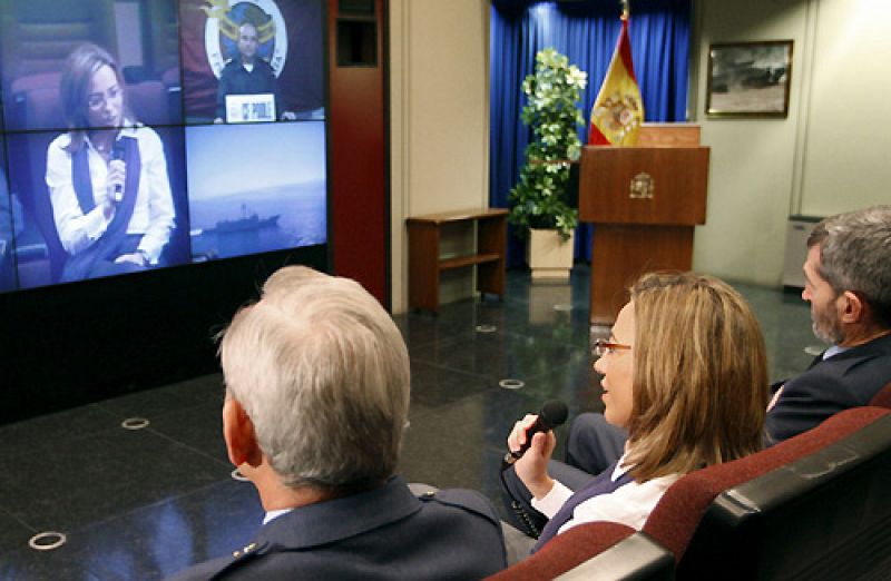 Chacón anima por videoconferencia a los militares españoles de la misión en Somalia