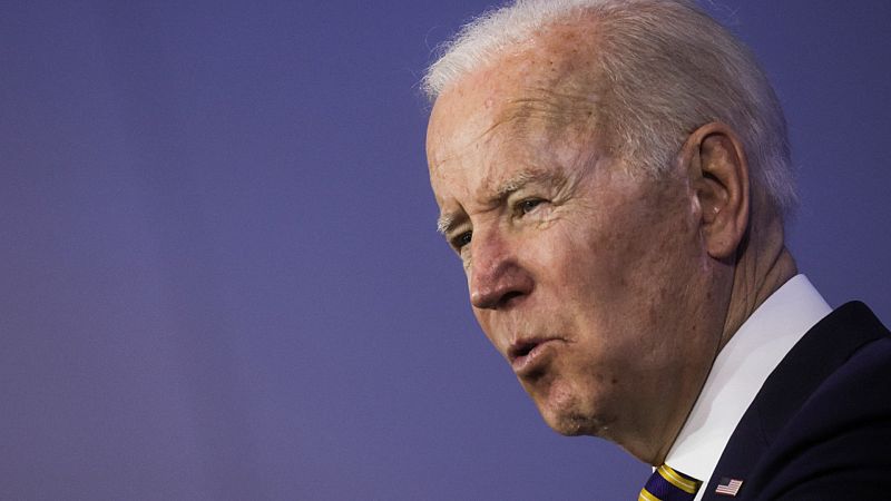 Biden prohíbe cualquier relación económica con las regiones separatistas de Ucrania y prepara sanciones contra Rusia