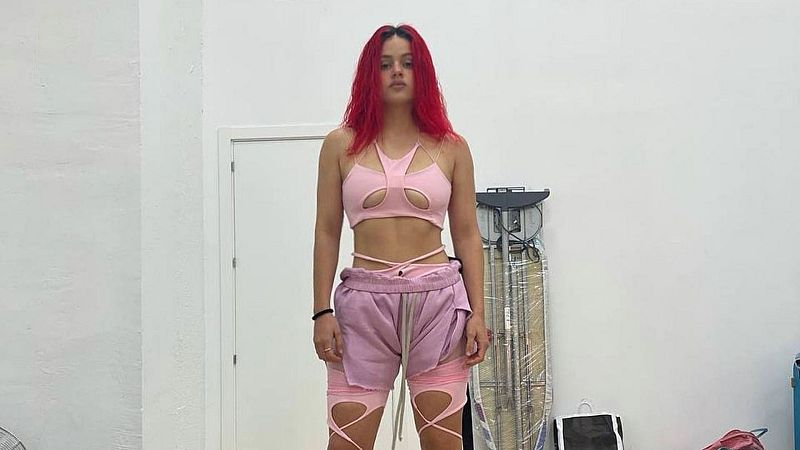 Rosalía revoluciona las redes con su rompedora coreo de "Chicken Teriyaki"