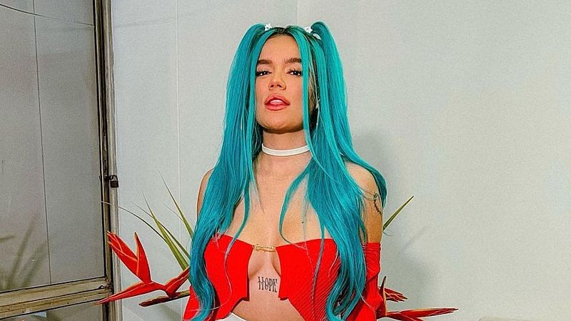 Karol G posa sin maquillaje para Vogue y manda un mensaje de empoderamiento