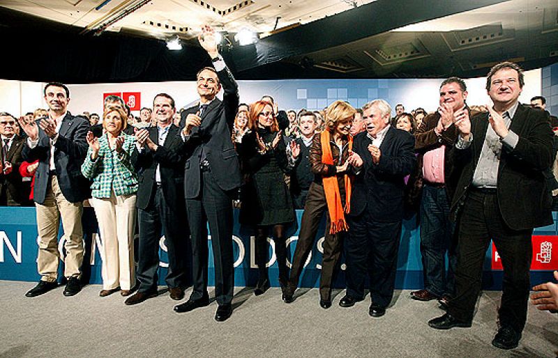 Zapatero se conjura contra el paro y Rajoy pide la dimisión de Solbes