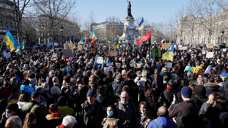 Ciudades del mundo se manifiestan en solidaridad con Ucrania y contra la guerra