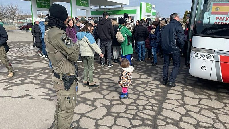El segundo y último convoy de españoles evacuados ya ha salido de Ucrania