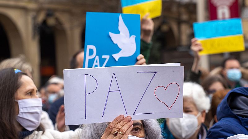 Decenas de miles de personas se manifiestan en Madrid contra la invasión rusa de Ucrania