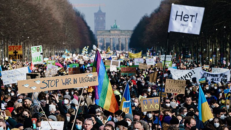 Más de 100.000 personas se manifiestan en Berlín en contra de la invasión rusa de Ucrania