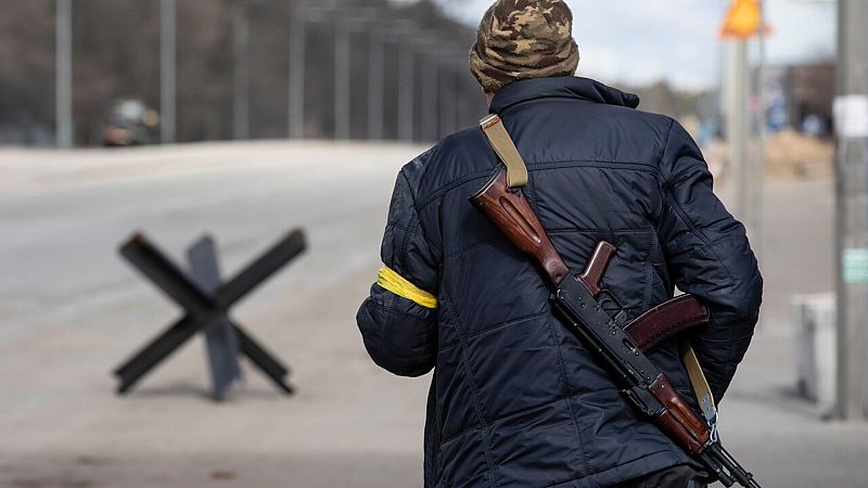 Kiev resiste y se prepara para el asalto de las tropas rusas mientras Járkov vive su jornada más sangrienta