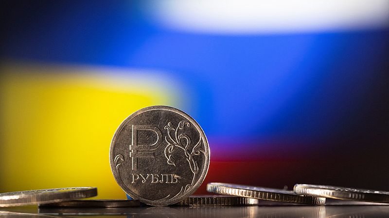 Rusia sufre la embestida de las sanciones occidentales con la caída histórica del rublo