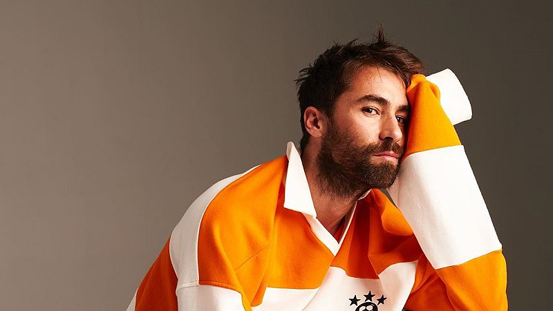 Conoce a Juan Vidal, el modista que viste a las 'reinas'