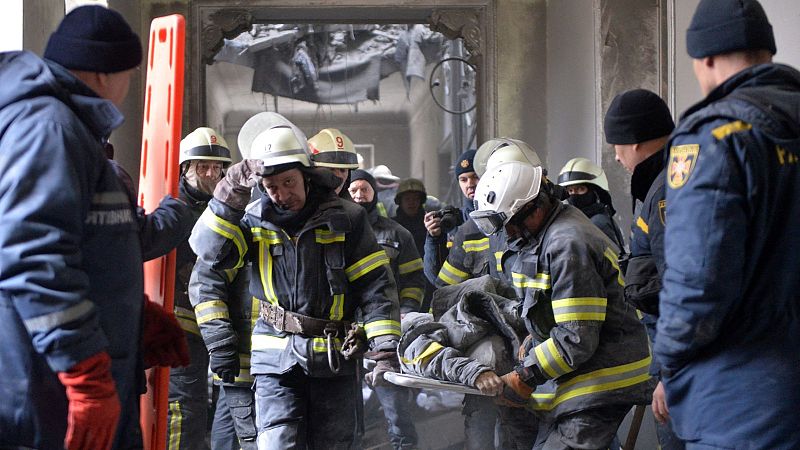 Rusia bombardea el centro de Járkov mientras los combates se extienden a Jersón, al sur del país