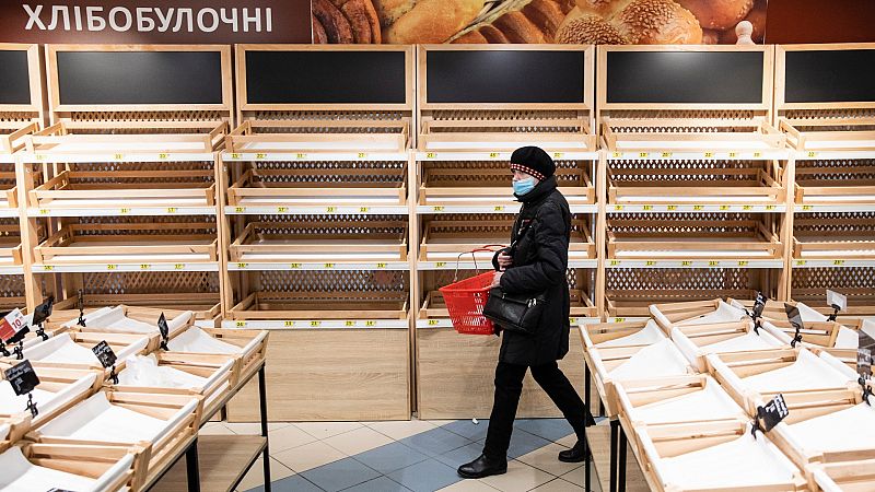 El desabastecimiento, una amenaza más para los ucranianos: "No hay productos en las tiendas ni agua en algunos barrios"